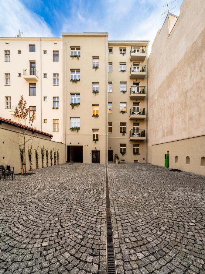 The Viaduct - Suites & More Прага Экстерьер фото